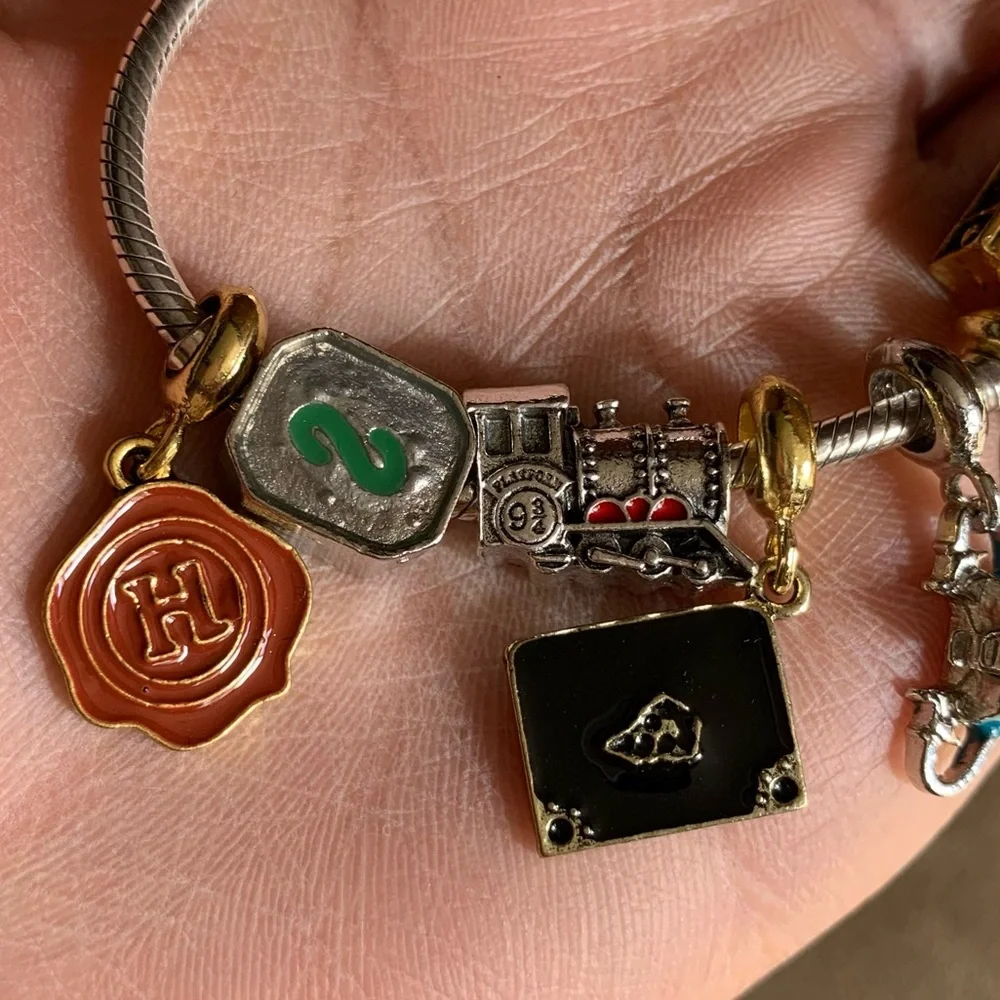 Pandora Snake Chain Heart Clasp Bracelet w/ NEW 9 Harry Potter Themed Charms EUC - Picture 5 of 11